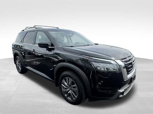 Used 2025 Nissan Pathfinder SV AWD/4WD image 10