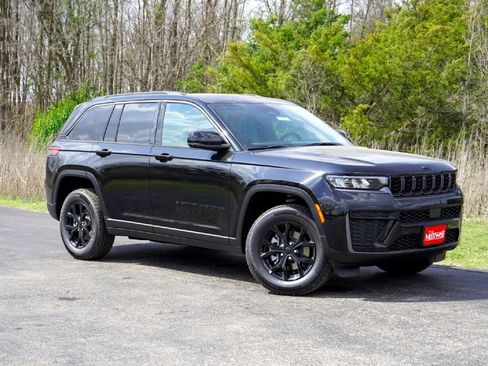 New 2026 Jeep Grand Cherokee Altitude RWD image 2