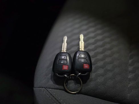 Used 2021 Toyota Tacoma SR5 w/ Blackout Package (TMS) image 39