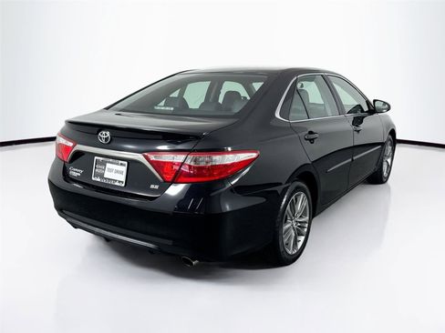 Used 2017 Toyota Camry SE FWD image 2