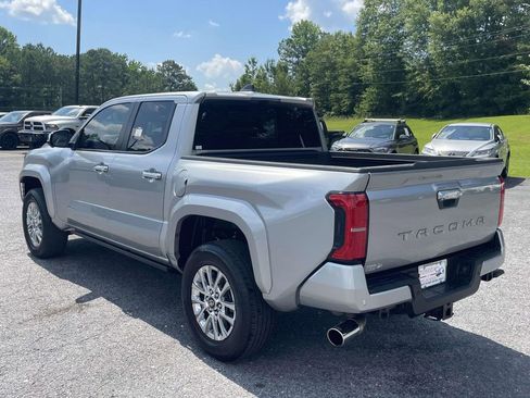 Used 2024 Toyota Tacoma Limited w/ Limited Package (LT) AWD/4WD image 4