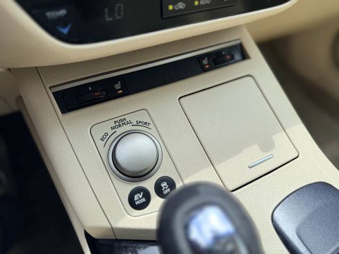 Used 2013 Lexus ES 300h w/ Premium Pkg FWD image 24