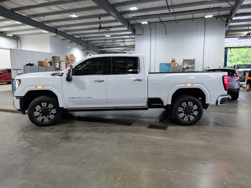 Used 2024 GMC Sierra 2500 Denali w/ Denali Reserve Package AWD/4WD image 5