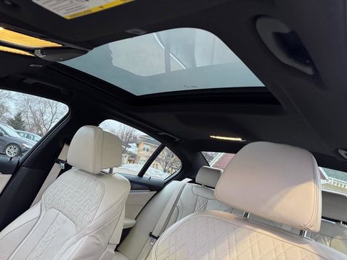 Used 2018 BMW 530e xDrive image 36