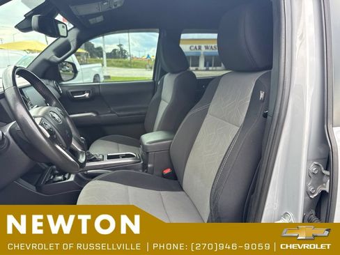 Used 2021 Toyota Tacoma TRD Sport AWD/4WD image 6
