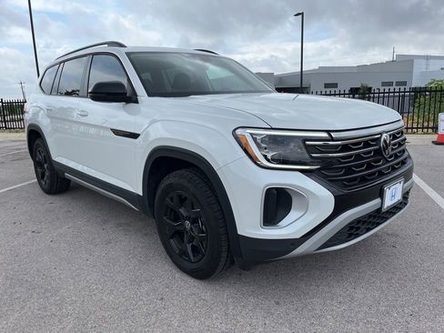 Used 2024 Volkswagen Atlas Peak Edition SEL AWD/4WD image 3