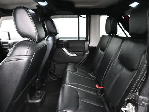 Used 2016 Jeep Wrangler Unlimited Rubicon w/ Connectivity Group AWD/4WD image 22