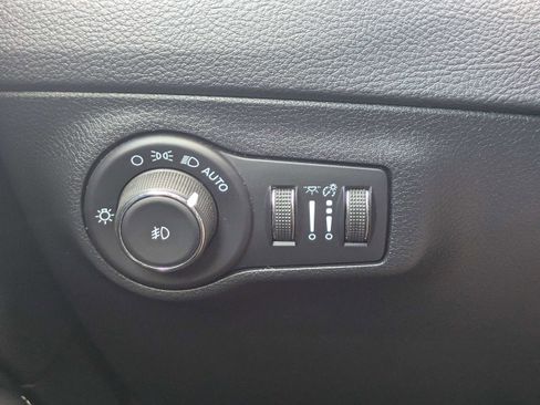 Used 2021 Jeep Compass Latitude w/ Sun and Sound Group FWD image 48
