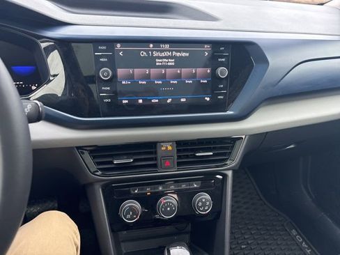 Used 2023 Volkswagen Taos SE w/ Panoramic Sunroof Package image 29