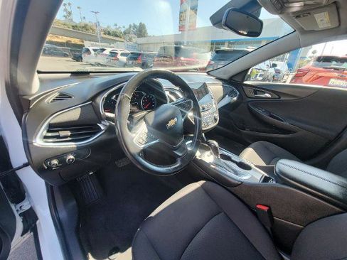 Used 2017 Chevrolet Malibu LT w/ Driver Confidence Package FWD image 10