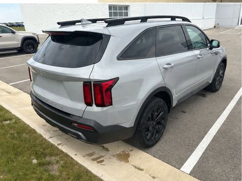 Used 2022 Kia Sorento S w/ Panoramic Sunroof Package AWD/4WD image 3