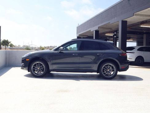 Certified 2025 Porsche Macan AWD/4WD image 2
