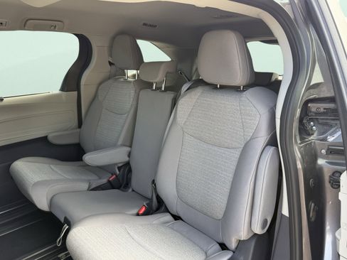 Used 2024 Toyota Sienna LE image 37