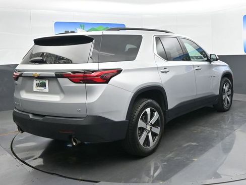 Used 2022 Chevrolet Traverse LT w/ LT Premium Package FWD image 5