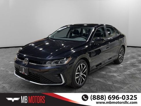 Used 2025 Volkswagen Jetta SE image 9
