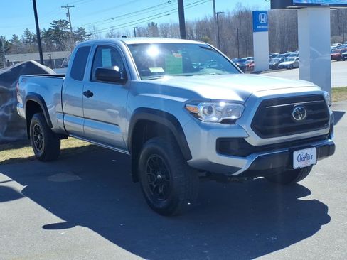 Used 2022 Toyota Tacoma SR w/ SX Package image 3