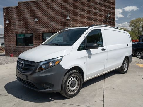 Used 2022 Mercedes-Benz Metris image 1
