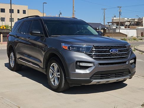 Used 2021 Ford Explorer XLT w/ Equipment Group 202A AWD/4WD image 6