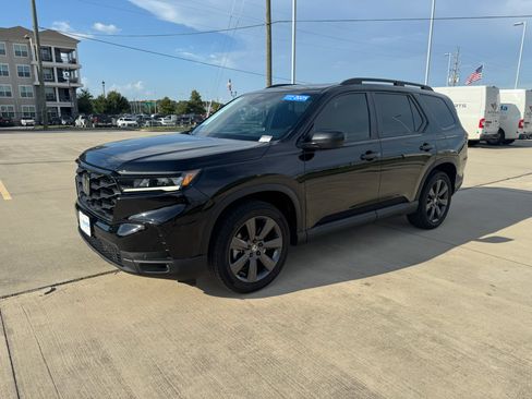 Certified 2025 Honda Pilot Sport image 4