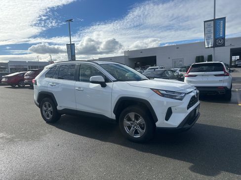 Used 2023 Toyota RAV4 XLE image 2