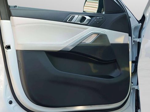 Used 2022 BMW X6 xDrive40i w/ Executive Package image 39