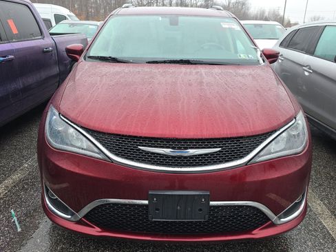Used 2018 Chrysler Pacifica Touring-L w/ Premium Audio Group FWD image 3