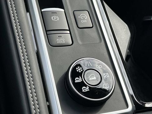New 2026 Nissan Pathfinder Platinum AWD/4WD image 31