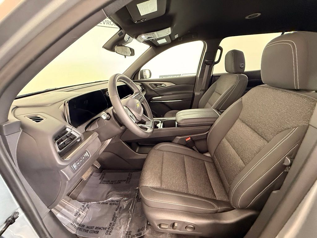 Used 2025 Chevrolet Traverse LT AWD/4WD image 19