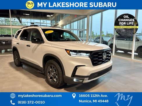 Used 2025 Honda Pilot TrailSport image 1