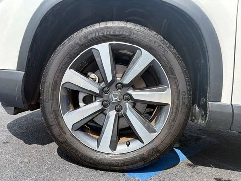Used 2025 Honda Pilot Touring image 12