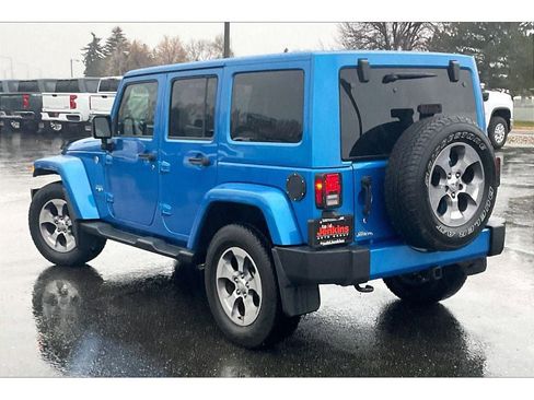 Used 2016 Jeep Wrangler Unlimited Sahara w/ Connectivity Group image 12