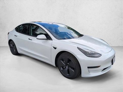 Used 2022 Tesla Model 3 RWD image 3