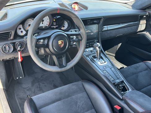 Used 2018 Porsche 911 GT3 RWD image 3