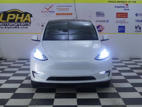 Used 2023 Tesla Model Y Performance AWD/4WD image 2
