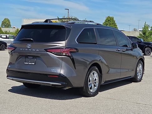 Used 2023 Toyota Sienna Limited AWD/4WD image 5