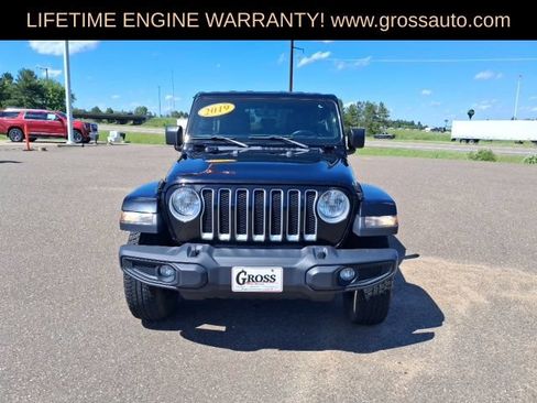 Used 2019 Jeep Wrangler Unlimited Sahara w/ Uconnect 4C Nav & Sound Group AWD/4WD image 3