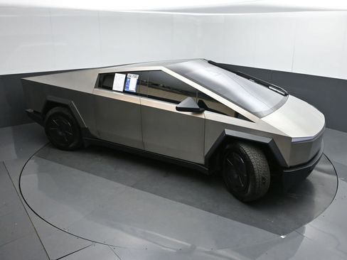 Used 2025 Tesla Cybertruck AWD Crew Cab image 45