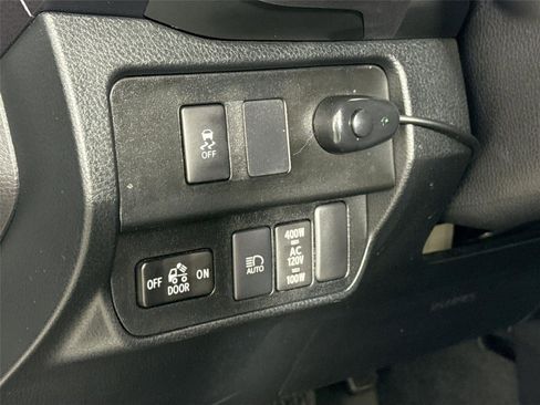 Used 2021 Toyota Tacoma TRD Sport w/ TRD Premium Sport Package AWD/4WD image 16