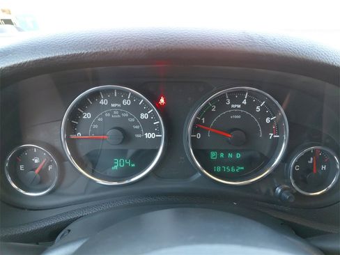 Used 2018 Jeep Wrangler Unlimited Sahara image 33