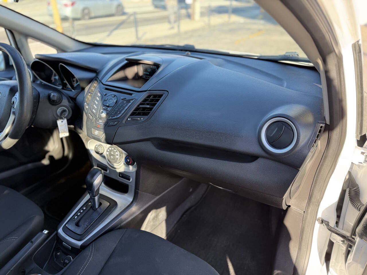 Used 2017 Ford Fiesta SE FWD image 25