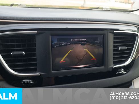 Used 2022 Chrysler Voyager LX image 21