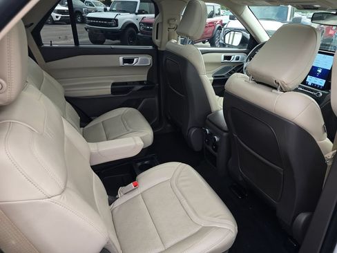 Certified 2020 Ford Explorer Platinum w/ Premium Technology Package AWD/4WD image 13