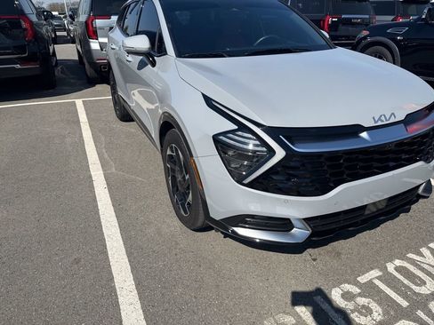 Used 2025 Kia Sportage SX image 5