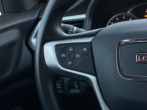 Used 2023 GMC Acadia SLE w/ Driver Convenience Package image 13