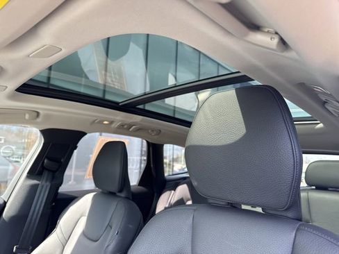 Certified 2025 Volvo XC60 B5 Plus w/ Climate Package AWD/4WD image 25