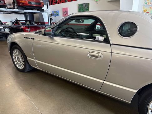 Used 2004 Ford Thunderbird image 60