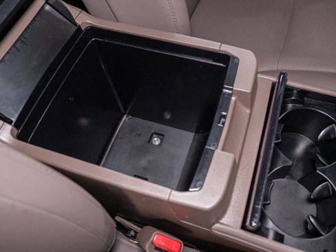 Used 2021 Lexus GX 460 Premium w/ Accessory Package image 22