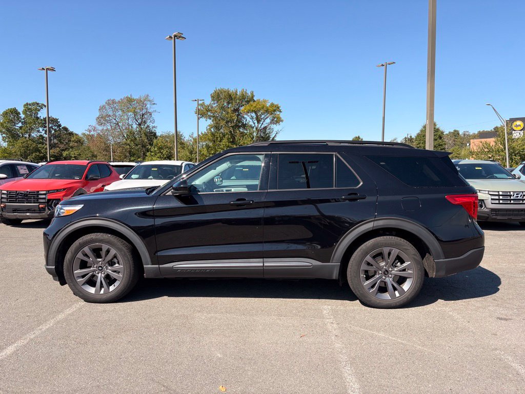 Used 2023 Ford Explorer XLT w/ Equipment Group 202A RWD image 4