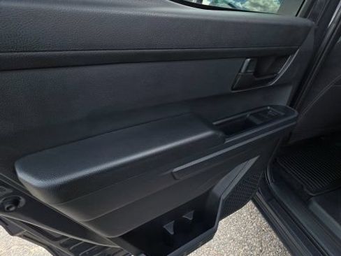 Used 2025 Toyota Tacoma SR5 AWD/4WD image 9