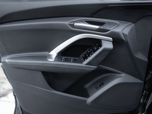 Certified 2025 Audi Q5 Premium w/ Convenience Package image 19